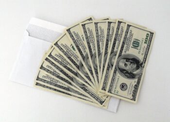 Featured image for: Cash vs Credit: Which Payment Method Works Best for Your Budget?