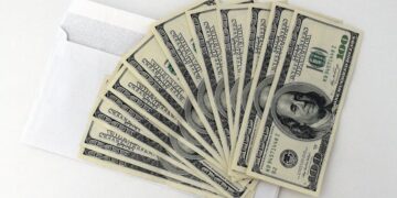 Featured image for: Cash vs Credit: Which Payment Method Works Best for Your Budget?